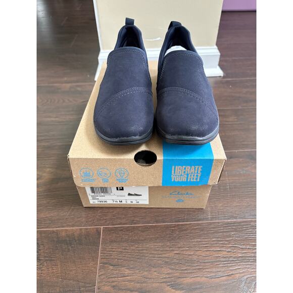 CLARKS CLOUDSTEPPERS BEEZE DAWN NAVY SIZE 7.5 NWIB - Picture 1 of 4